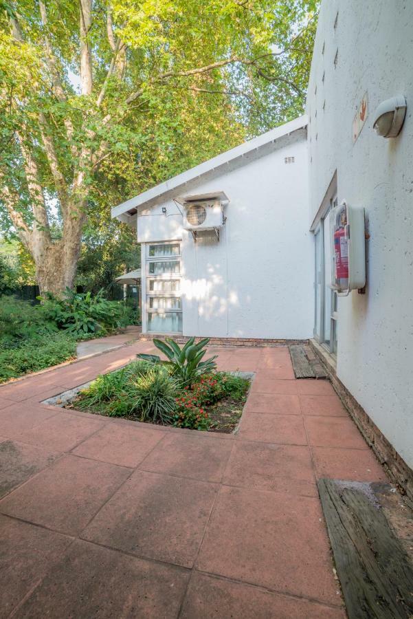 Garden Place Guest Houses Joanesburgo Exterior foto